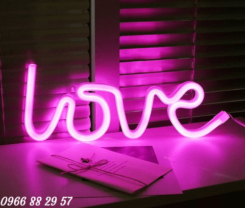 Chữ Love Neon Sign ấn tượng cho tình yêu