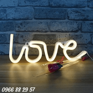 Chữ Love Neon Sign ấn tượng cho tình yêu