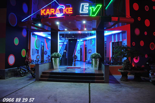 Bảng hiệu cho quán Karaoke Neon Sign đẹp